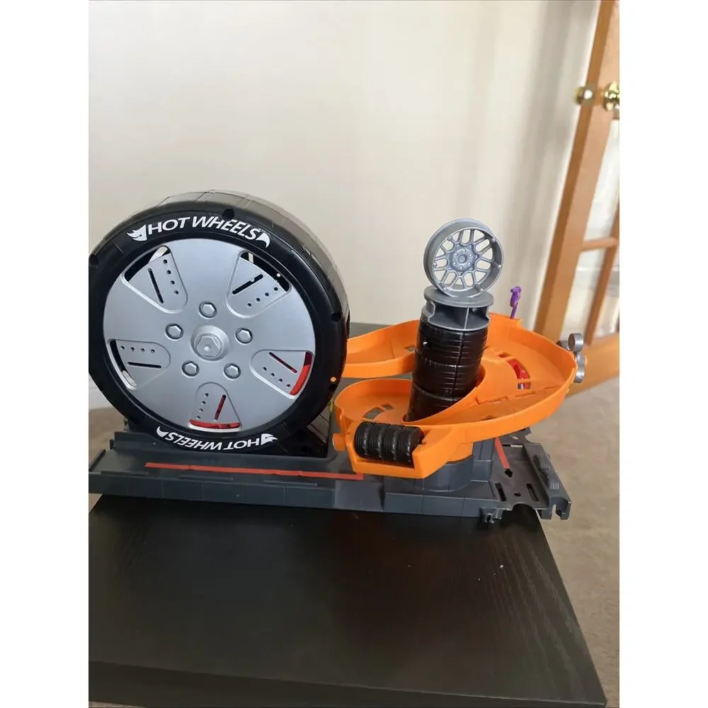 Hot Wheels Super Spin Tire Shop City Play Set FNB17 Playset 2017, cars tracks
